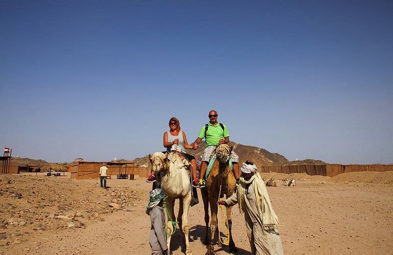 Jeep Safari in Sahl Hasheesh mit Kamelreiten & BBQ Abendessen