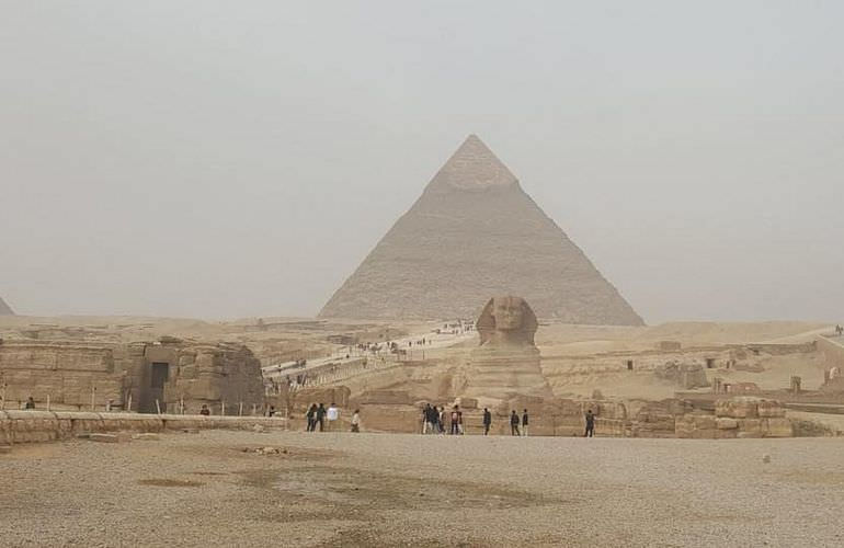 Tagesausflug von Sahl Hasheesh zu den Pyramiden in Kairo mit eigenem Guide 