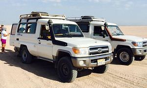 Kombi-Wüstentour in Sahl Hasheesh: Quad, Jeep, Buggy und Kamelreiten
