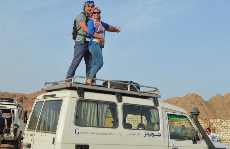 Kombi-Wüstentour in Sahl Hasheesh: Quad, Jeep, Buggy und Kamelreiten