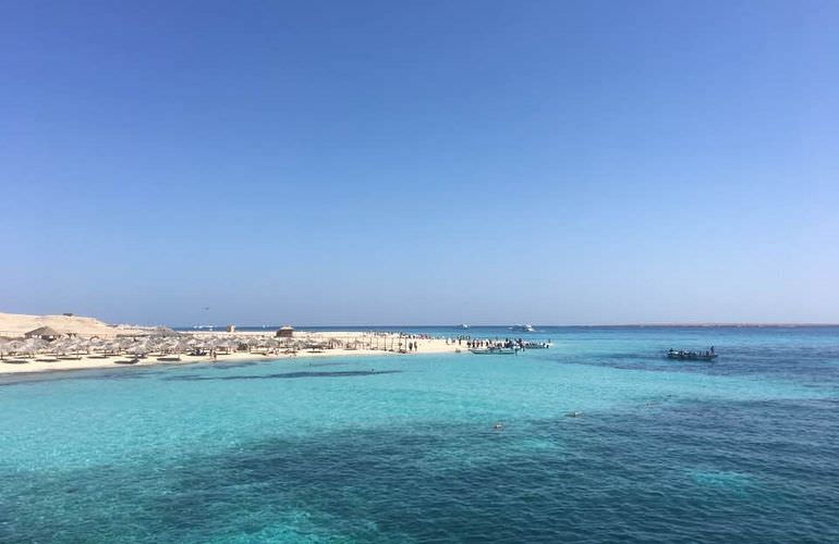 Ganztagesausflug von Sahl Hasheesh zur Paradies Insel mit dem Boot