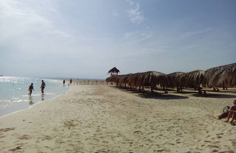 Ganztagesausflug von Sahl Hasheesh zur Paradies Insel mit dem Boot