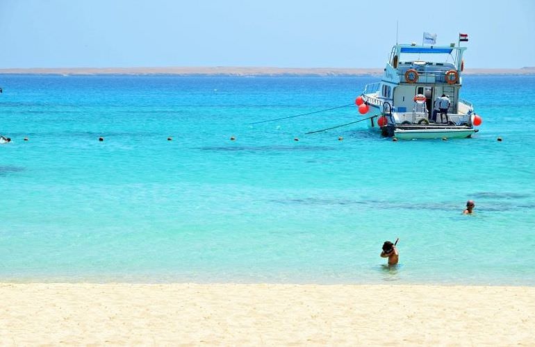 Exklusive Sahl Hasheesh Bootstour: Privater Ausflug auf eine einsame Insel mit Schnorcheln