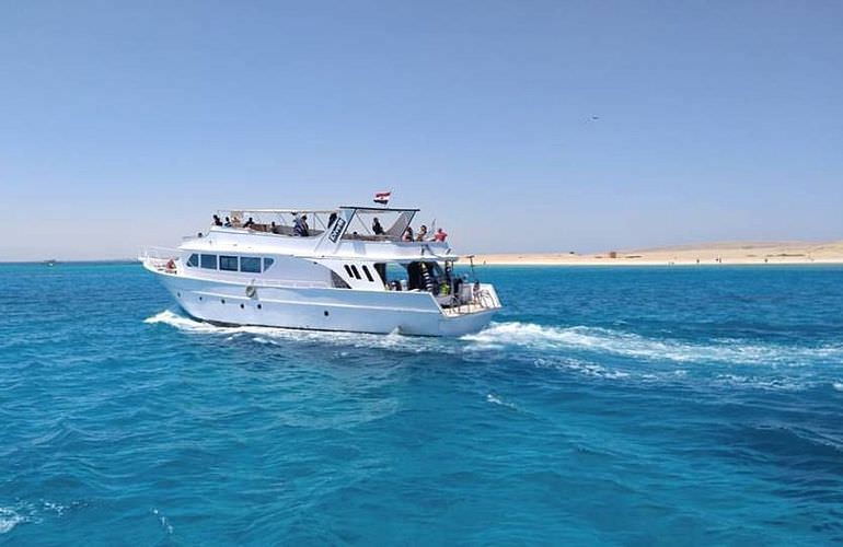 Private Yachten chartern mit Insel-Ausflug von Sahl Hasheesh aus