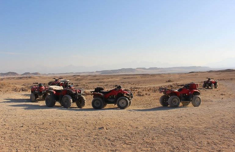 Quad Abenteuer in Sahl Hasheesh: Private Tour durch die Wüste mit Abendessen