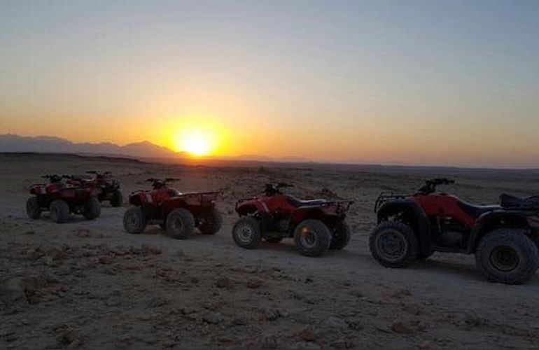 Privates Quad-Abenteuer am Strand bei Sonnenuntergang ab Sahl Hasheesh